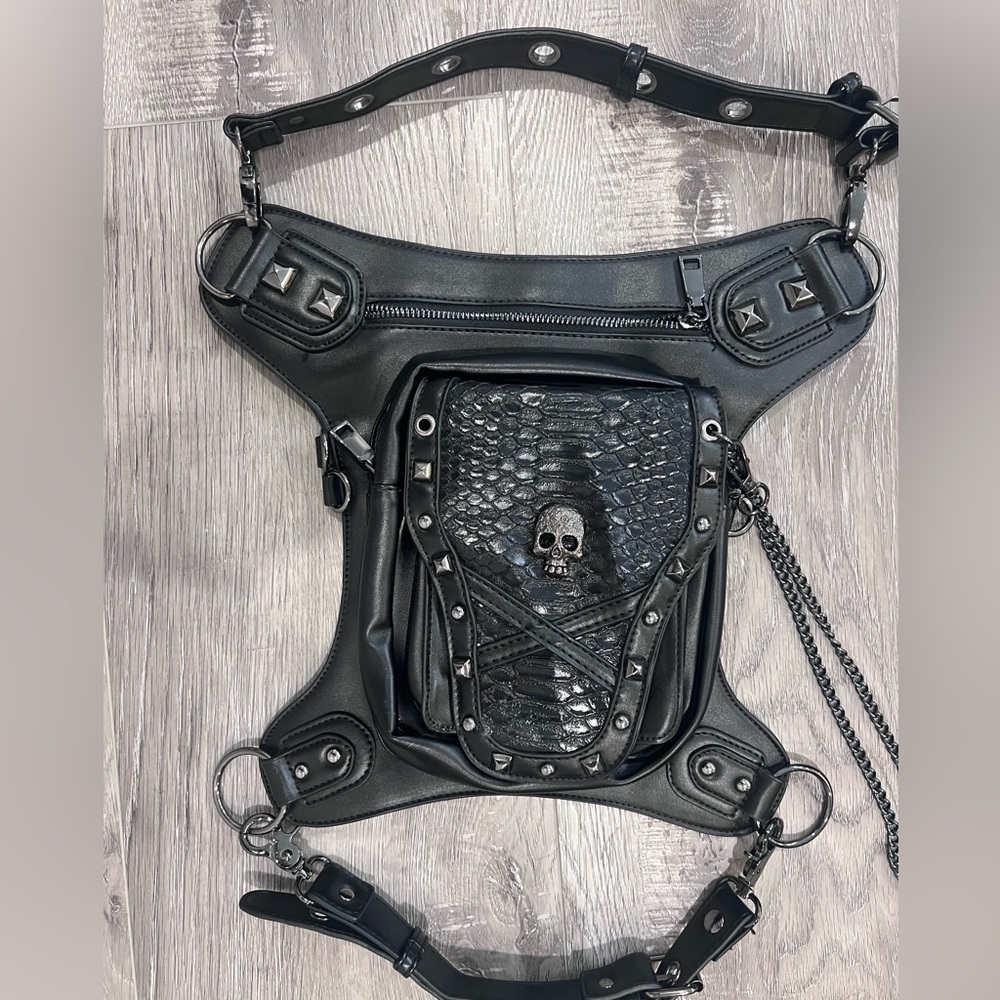 Steampunk Skull Crossbody Handbag